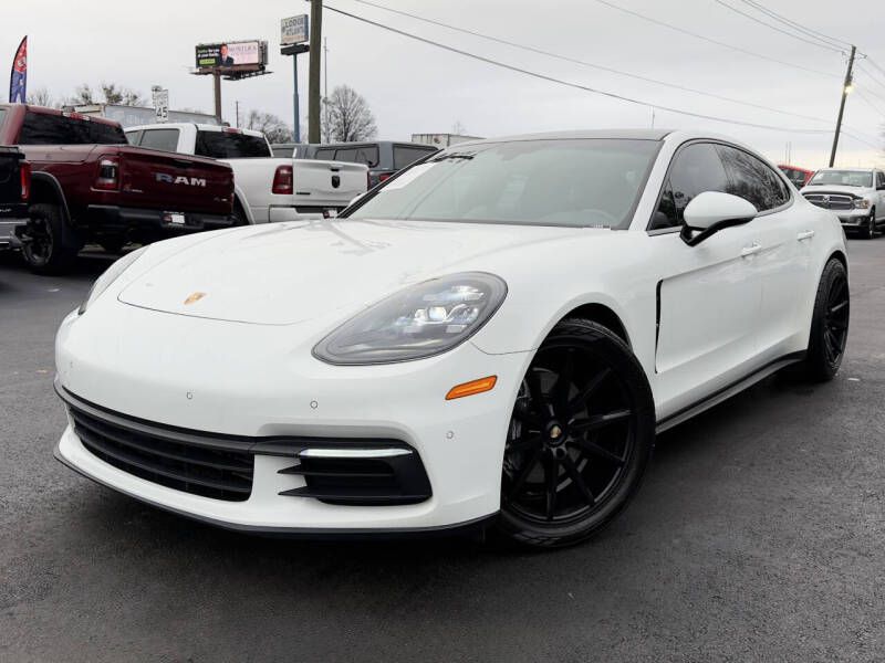 Photo 2 of this PORSCHE PANAMERA