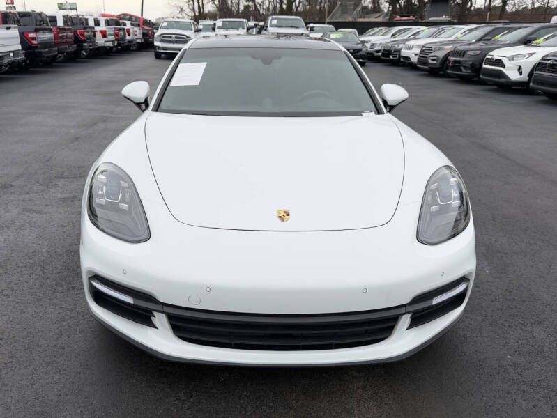 Photo 3 of this PORSCHE PANAMERA