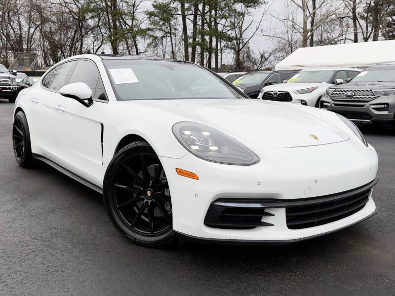 Photo 4 of this PORSCHE PANAMERA
