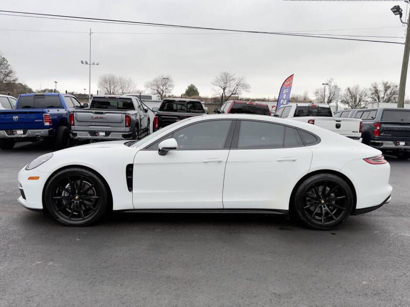 Photo 5 of this PORSCHE PANAMERA