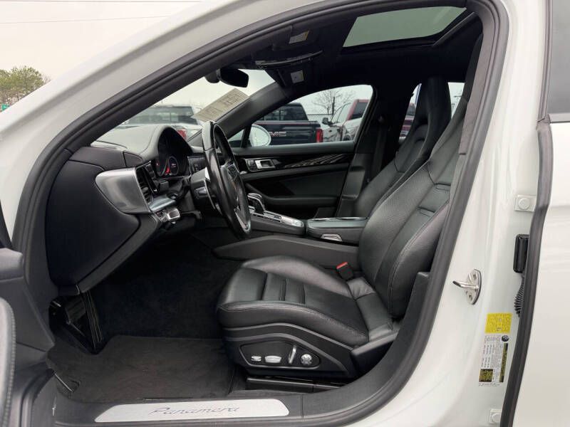 Photo 10 of this PORSCHE PANAMERA