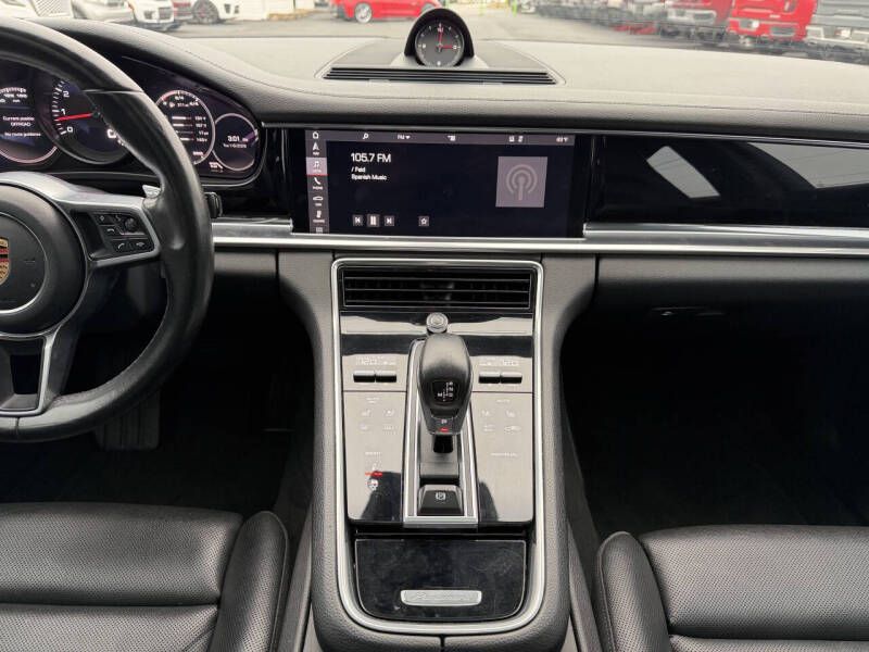 Photo 17 of this PORSCHE PANAMERA