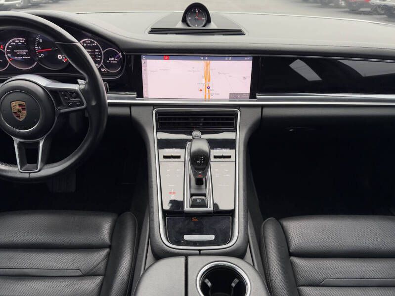 Photo 19 of this PORSCHE PANAMERA