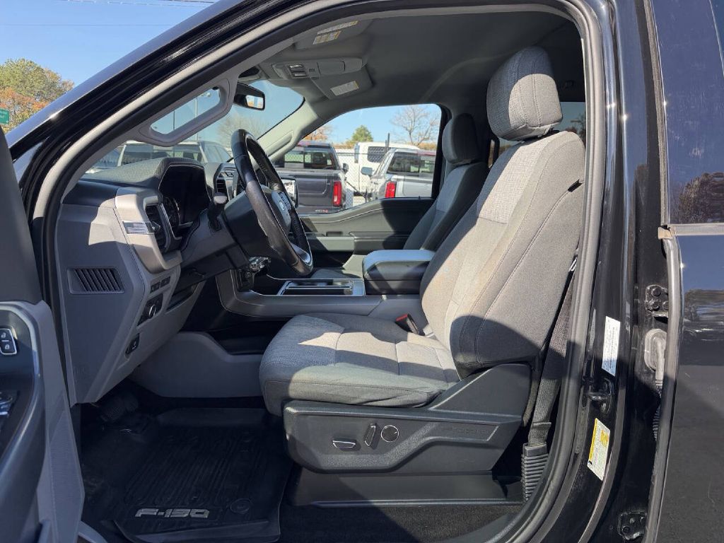 Photo 10 of this FORD F150 XLT