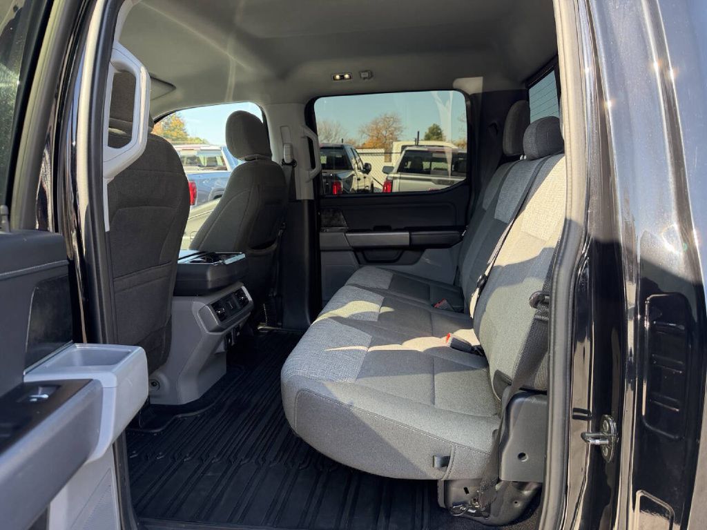 Photo 11 of this FORD F150 XLT