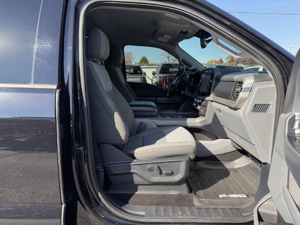 Photo 12 of this FORD F150 XLT