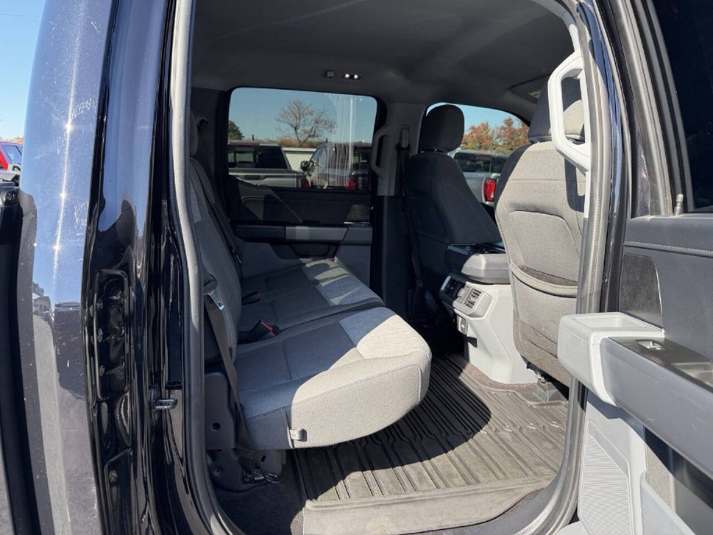 Photo 13 of this FORD F150 XLT
