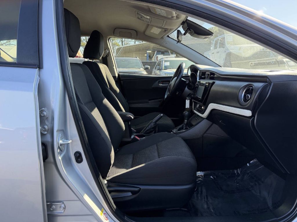 Photo 12 of this TOYOTA COROLLA IM