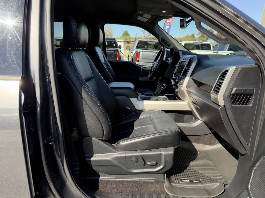 Photo 11 of this FORD F150 XLT