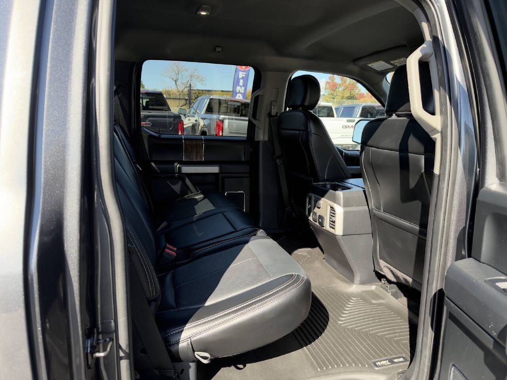 Photo 12 of this FORD F150 XLT