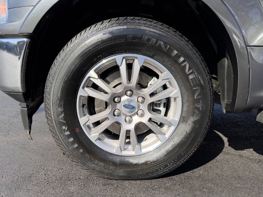 Photo 23 of this FORD F150 XLT