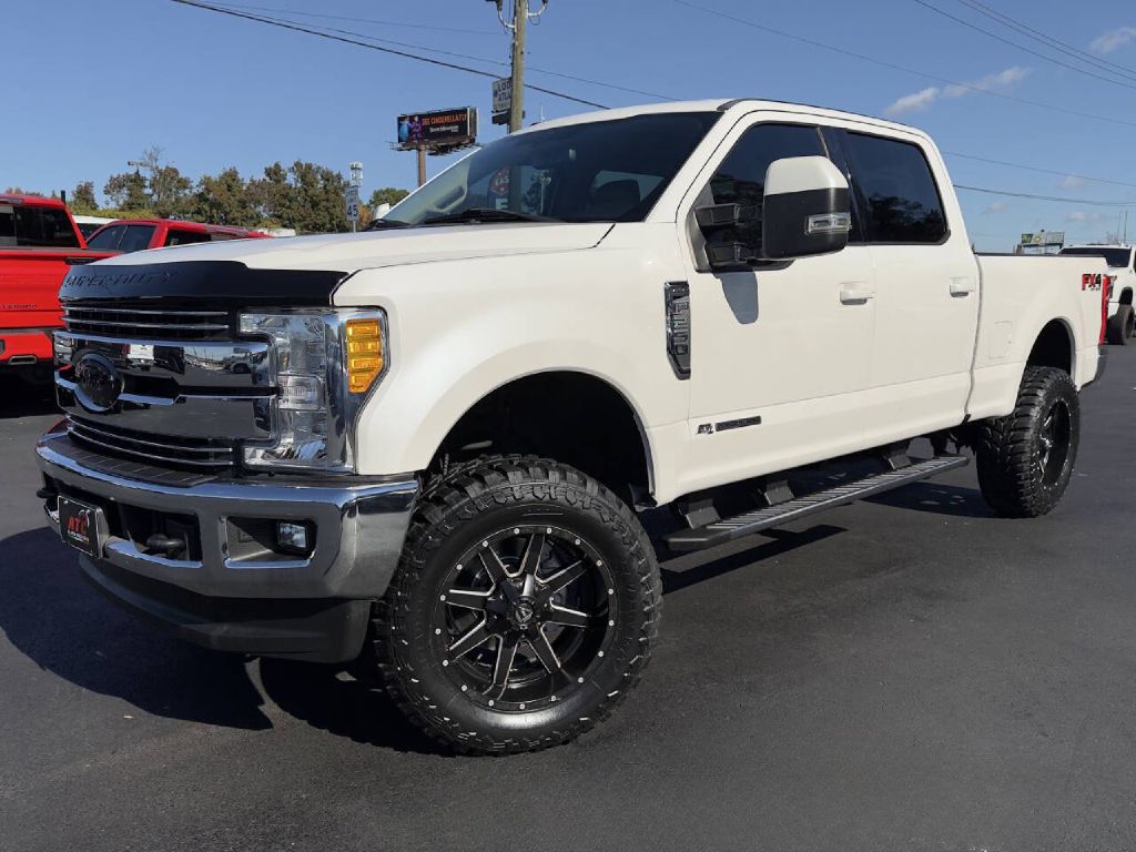 Photo 2 of this FORD F250 LARIAT
