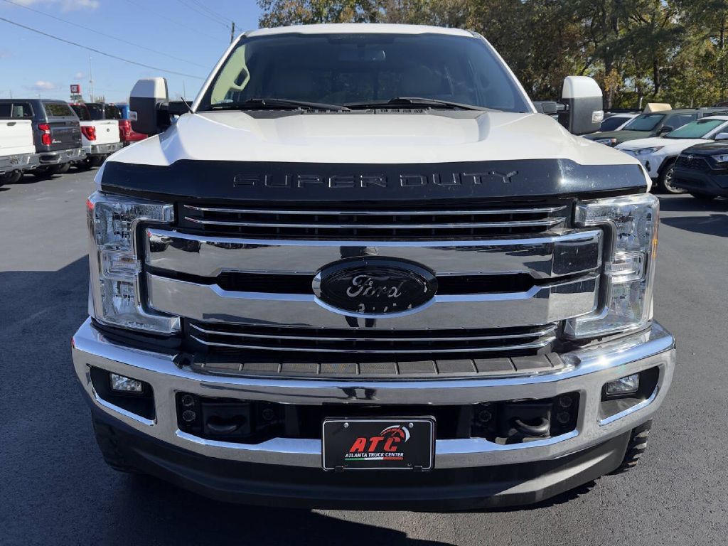 Photo 3 of this FORD F250 LARIAT