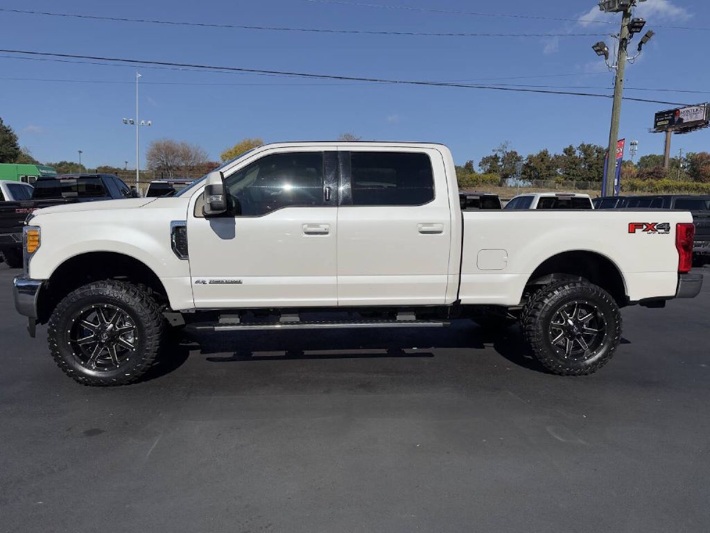 Photo 5 of this FORD F250 LARIAT