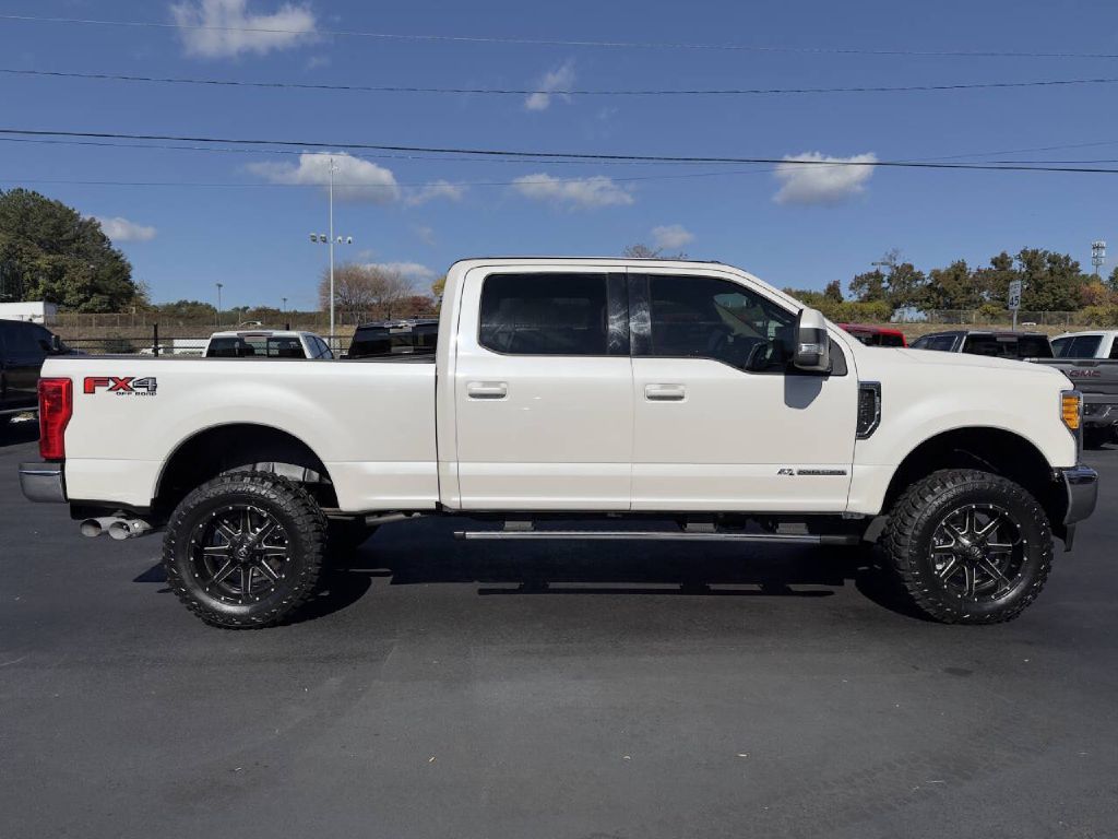 Photo 6 of this FORD F250 LARIAT