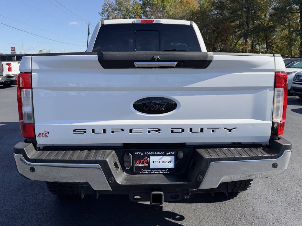 Photo 8 of this FORD F250 LARIAT