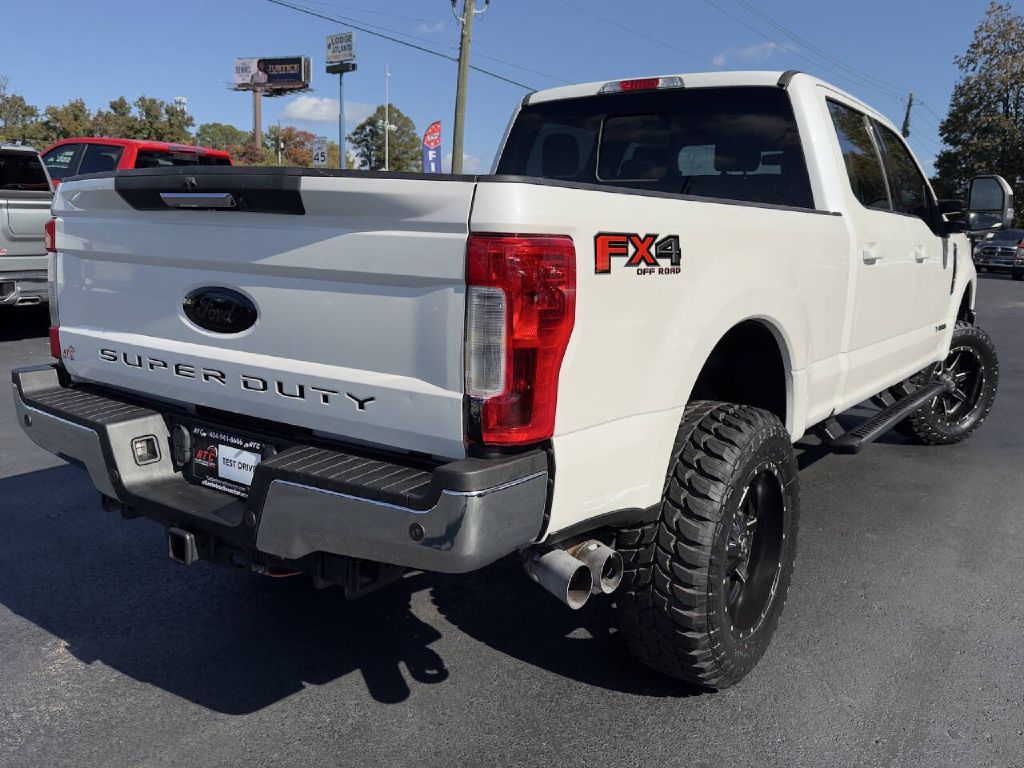 Photo 9 of this FORD F250 LARIAT
