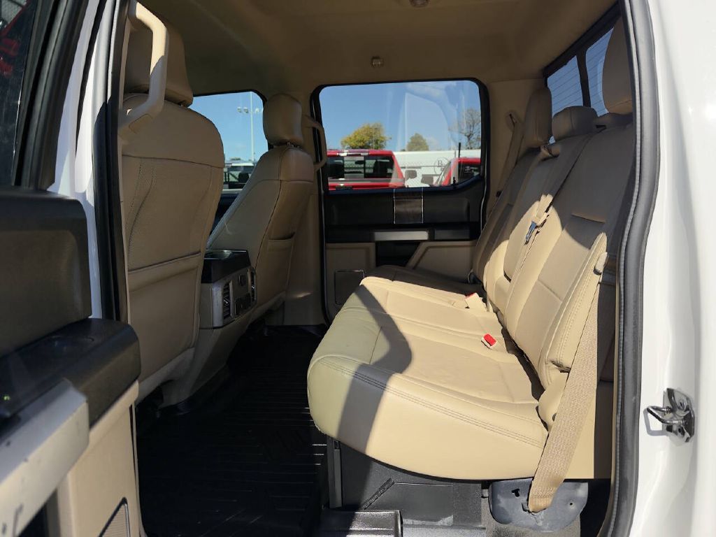 Photo 10 of this FORD F250 LARIAT