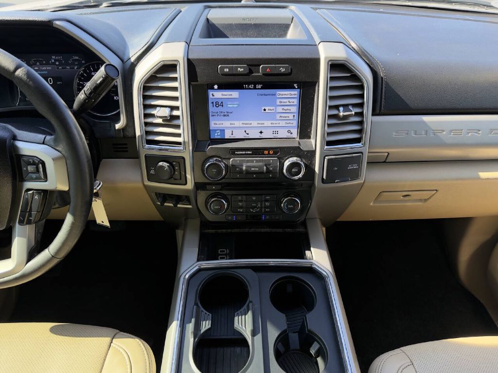 Photo 16 of this FORD F250 LARIAT