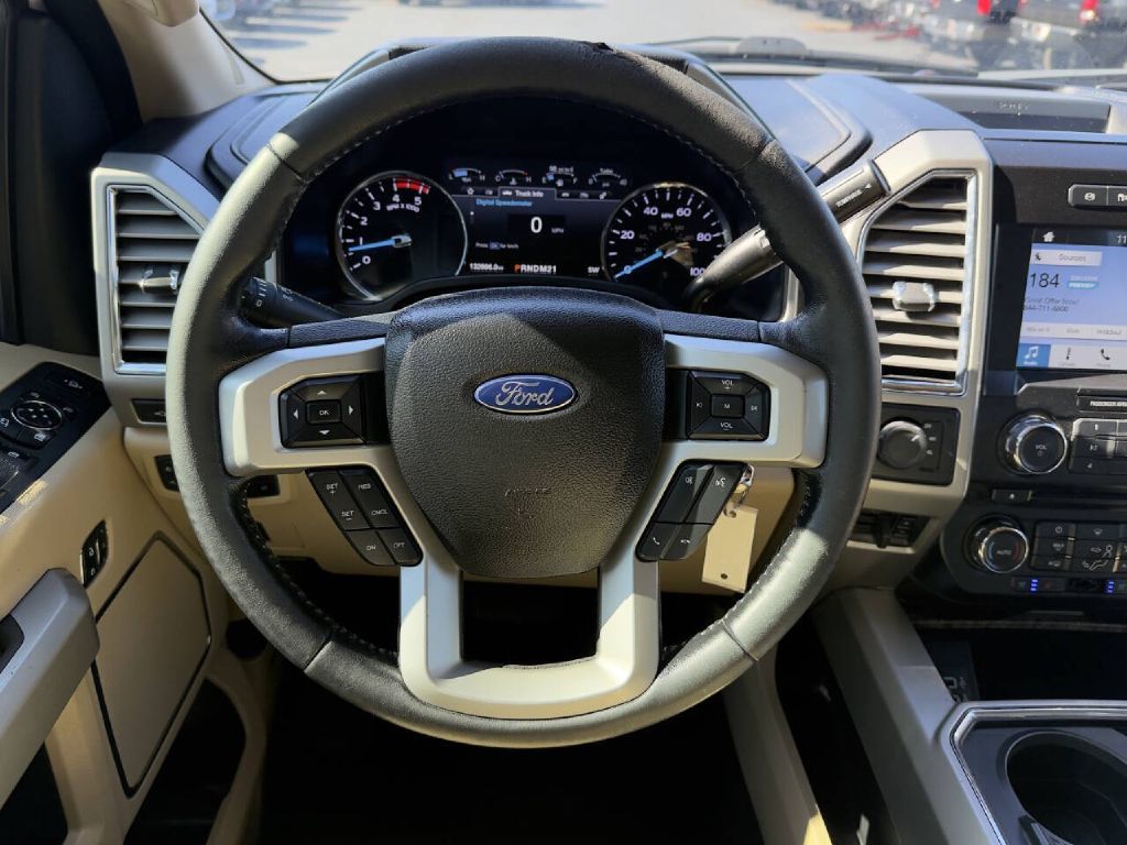Photo 18 of this FORD F250 LARIAT