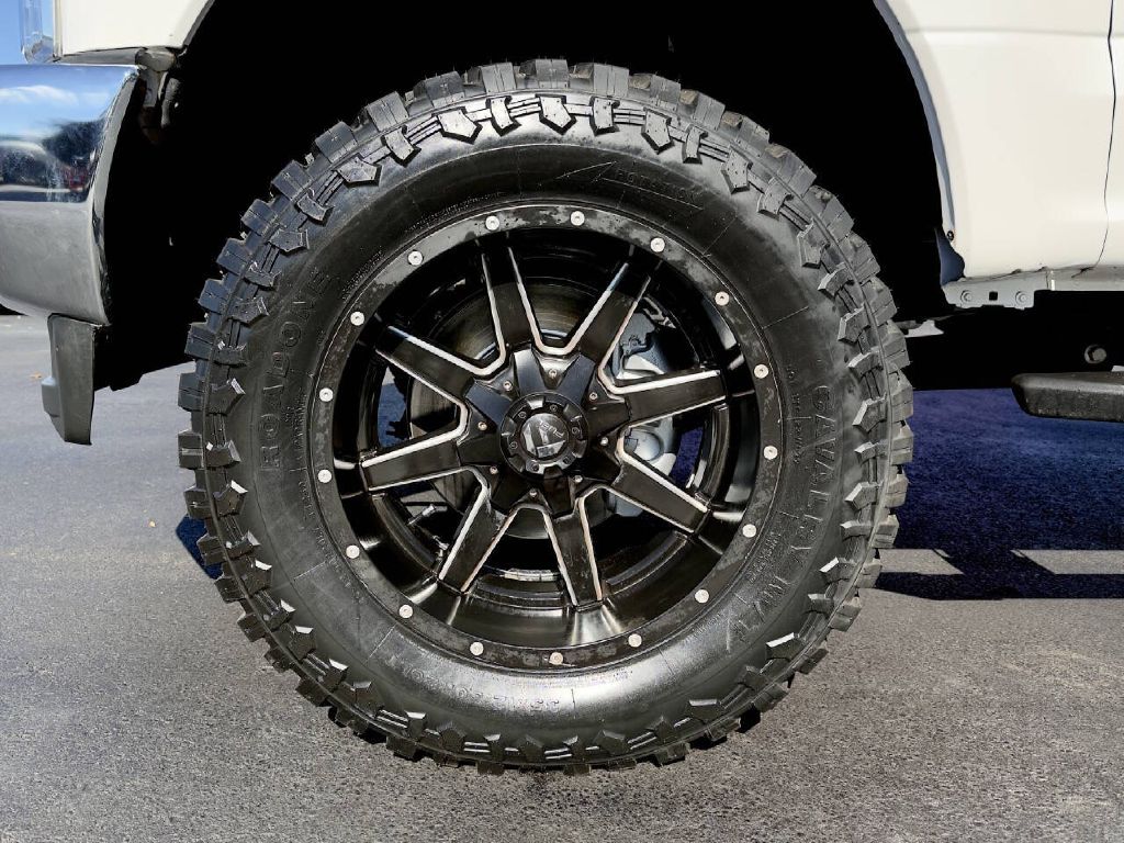 Photo 22 of this FORD F250 LARIAT