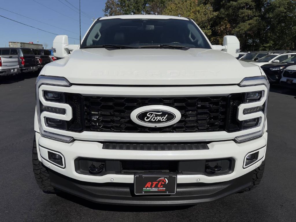 Photo 2 of this FORD F450 LIMITED