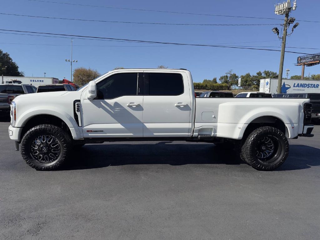 Photo 4 of this FORD F450 LIMITED