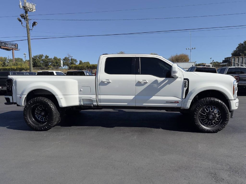 Photo 5 of this FORD F450 LIMITED