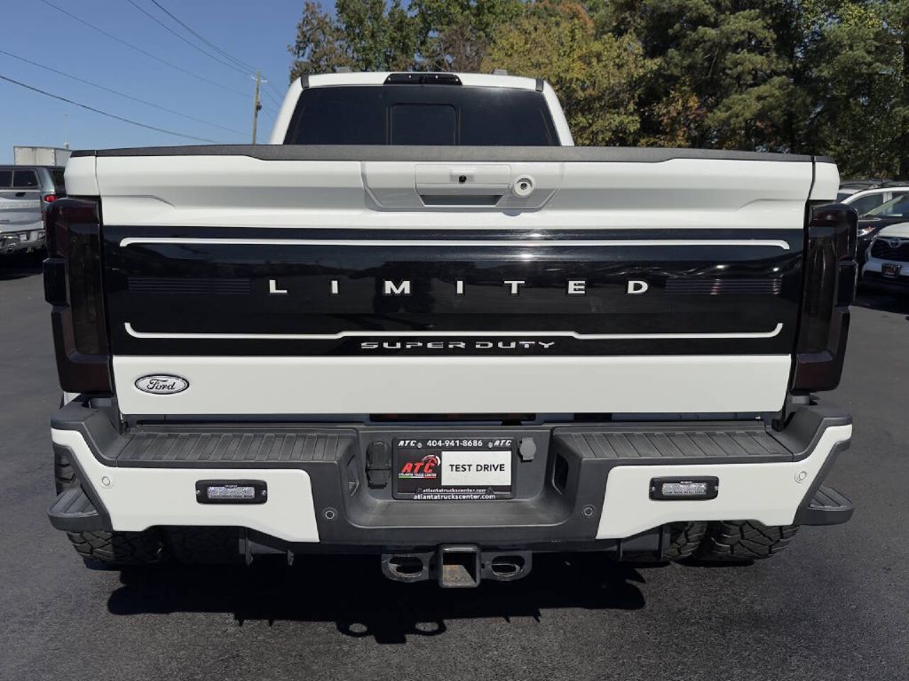Photo 7 of this FORD F450 LIMITED