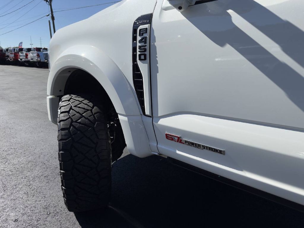 Photo 8 of this FORD F450 LIMITED