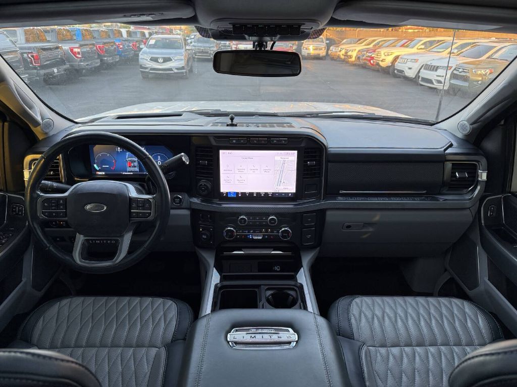 Photo 11 of this FORD F450 LIMITED