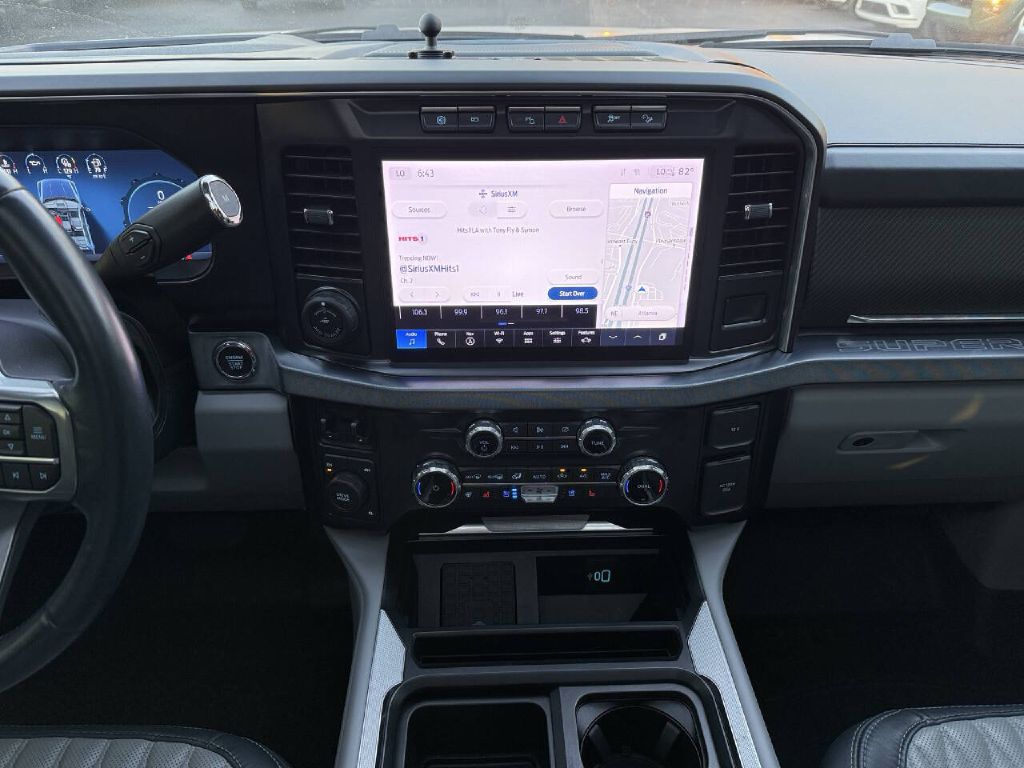 Photo 13 of this FORD F450 LIMITED