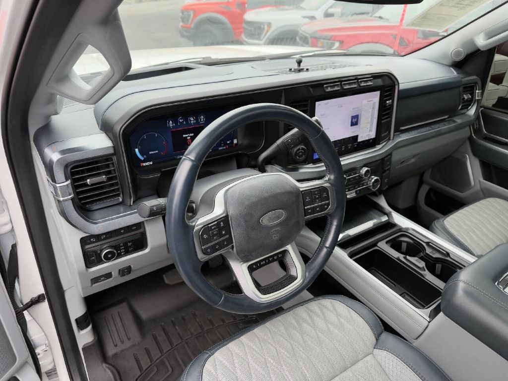 Photo 16 of this FORD F450 LIMITED