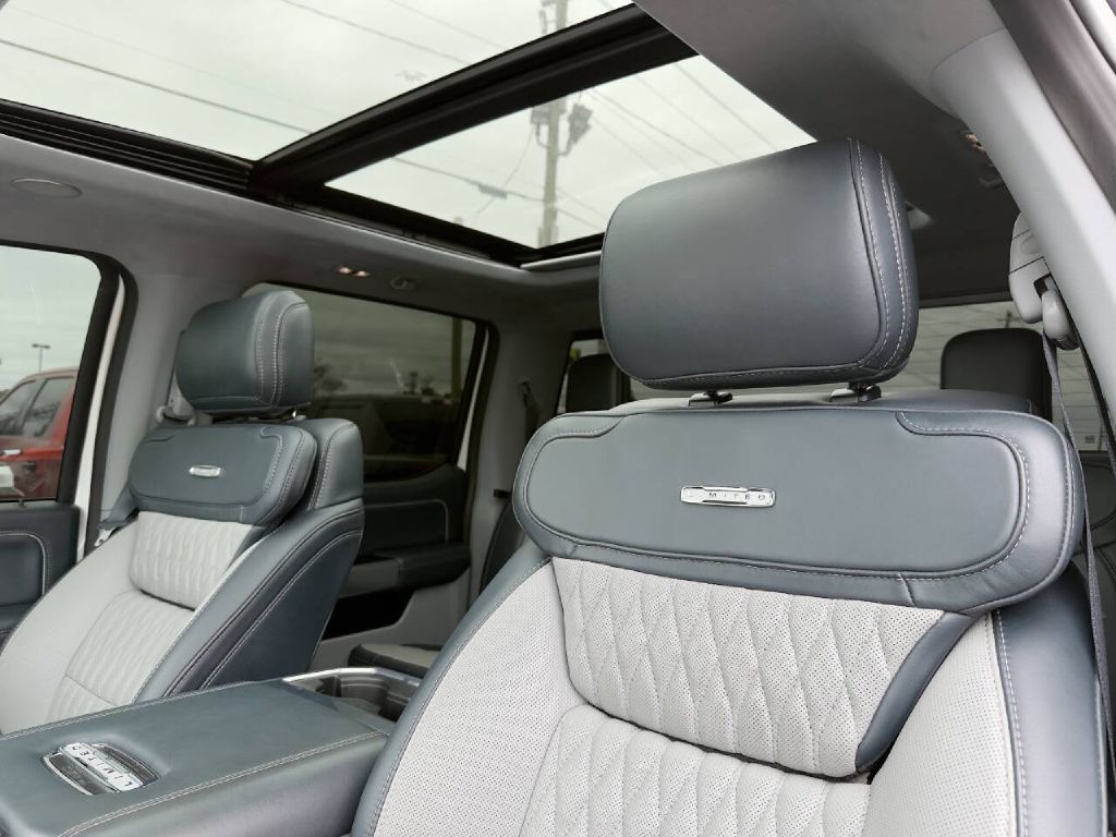 Photo 20 of this FORD F450 LIMITED