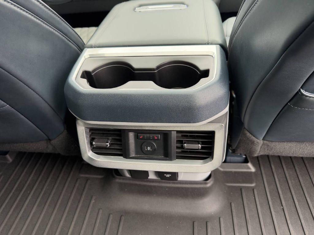 Photo 21 of this FORD F450 LIMITED
