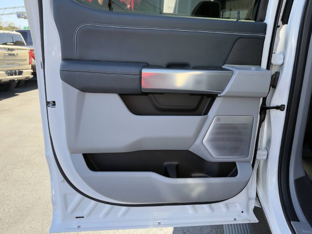 Photo 24 of this FORD F450 LIMITED