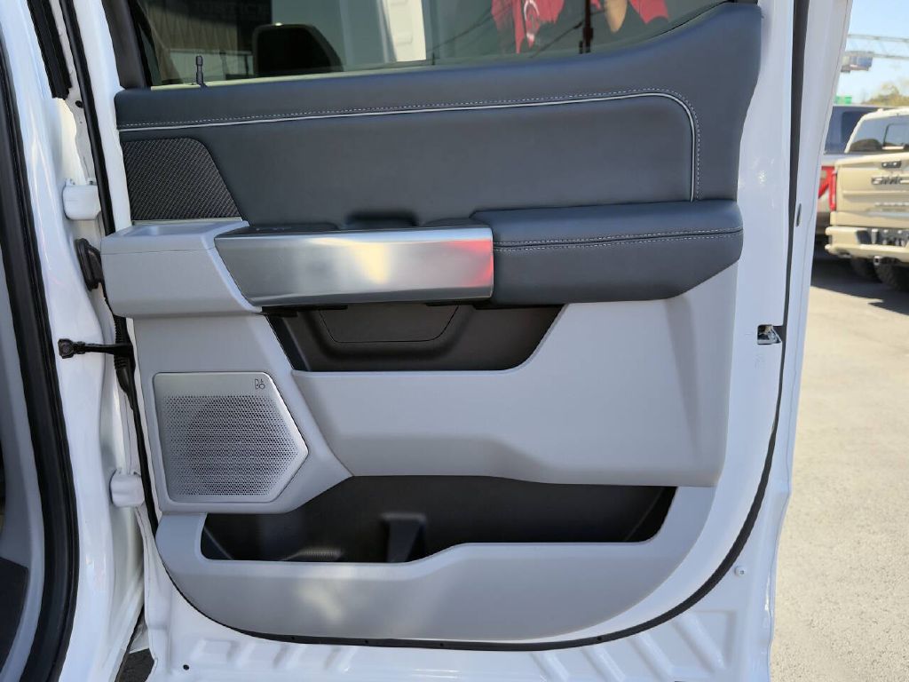 Photo 25 of this FORD F450 LIMITED