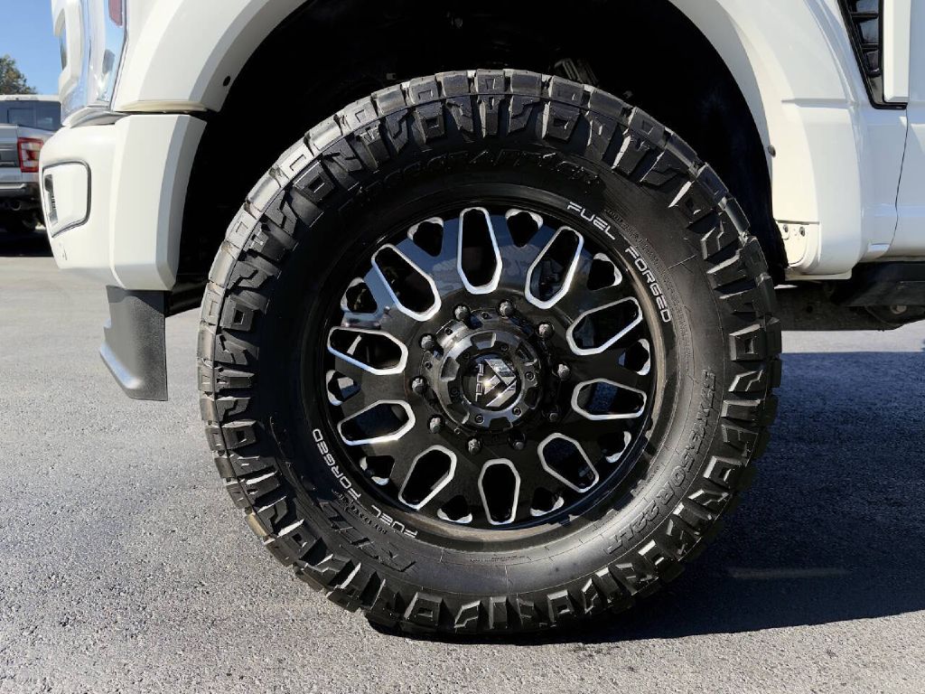 Photo 26 of this FORD F450 LIMITED