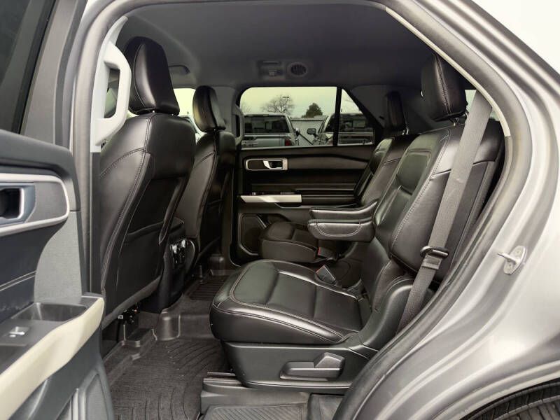 Photo 12 of this FORD EXPLORER