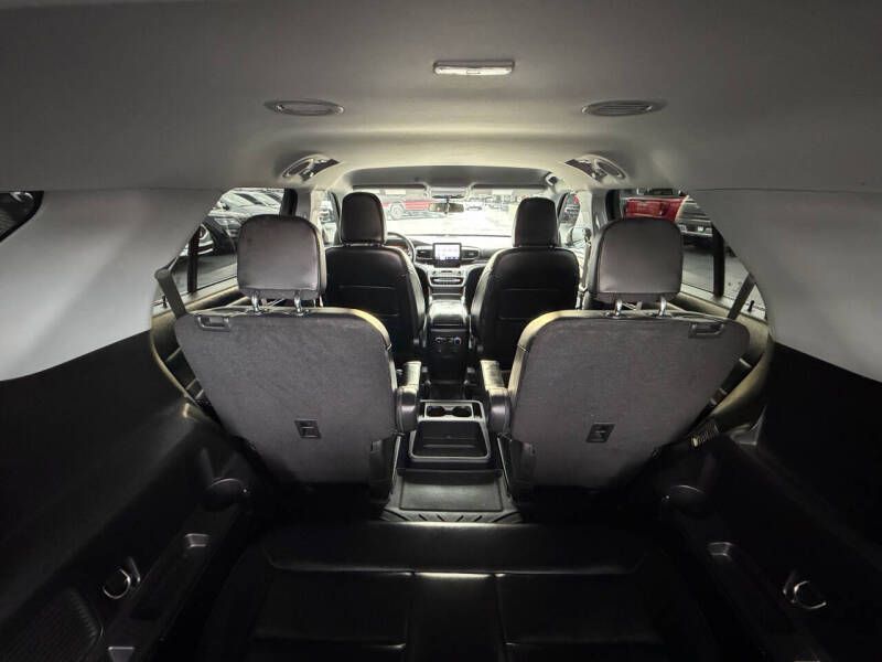 Photo 14 of this FORD EXPLORER