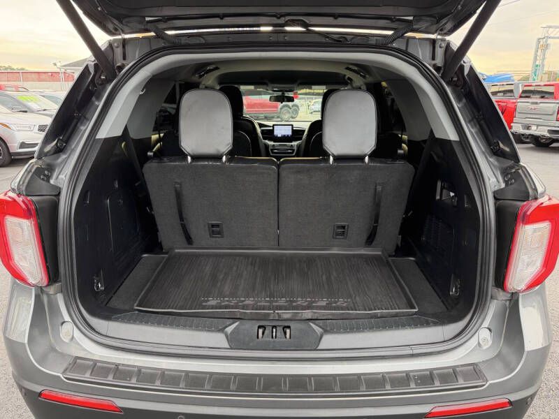 Photo 15 of this FORD EXPLORER