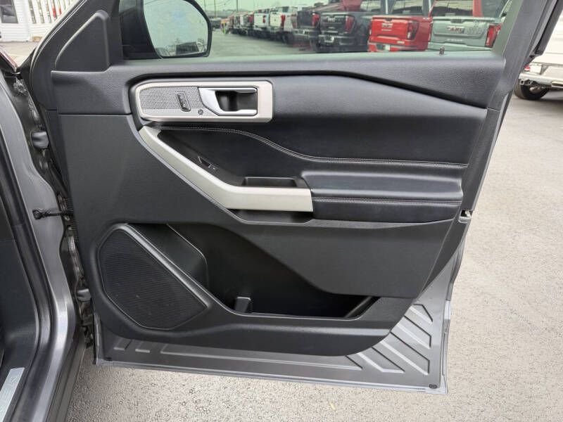 Photo 17 of this FORD EXPLORER