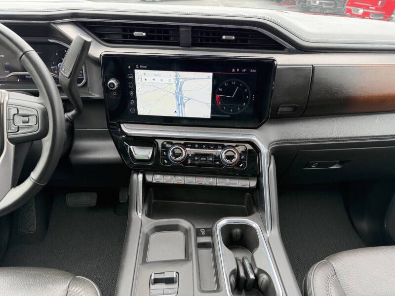 Photo 19 of this GMC SIERRA DENALI