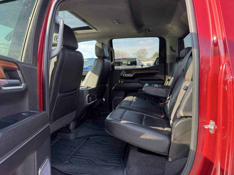 Photo 13 of this GMC SIERRA DENALI