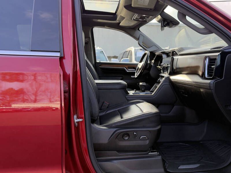 Photo 14 of this GMC SIERRA DENALI