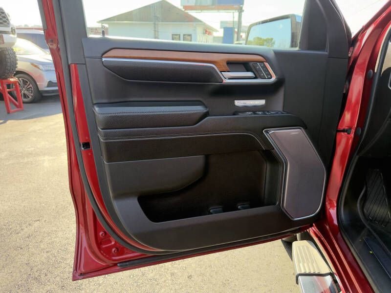 Photo 23 of this GMC SIERRA DENALI