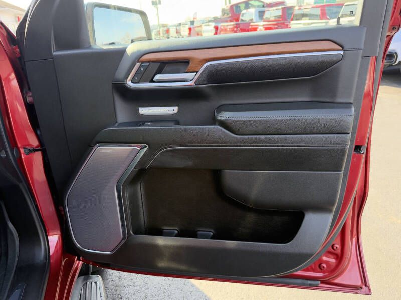 Photo 24 of this GMC SIERRA DENALI