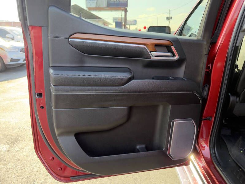 Photo 25 of this GMC SIERRA DENALI