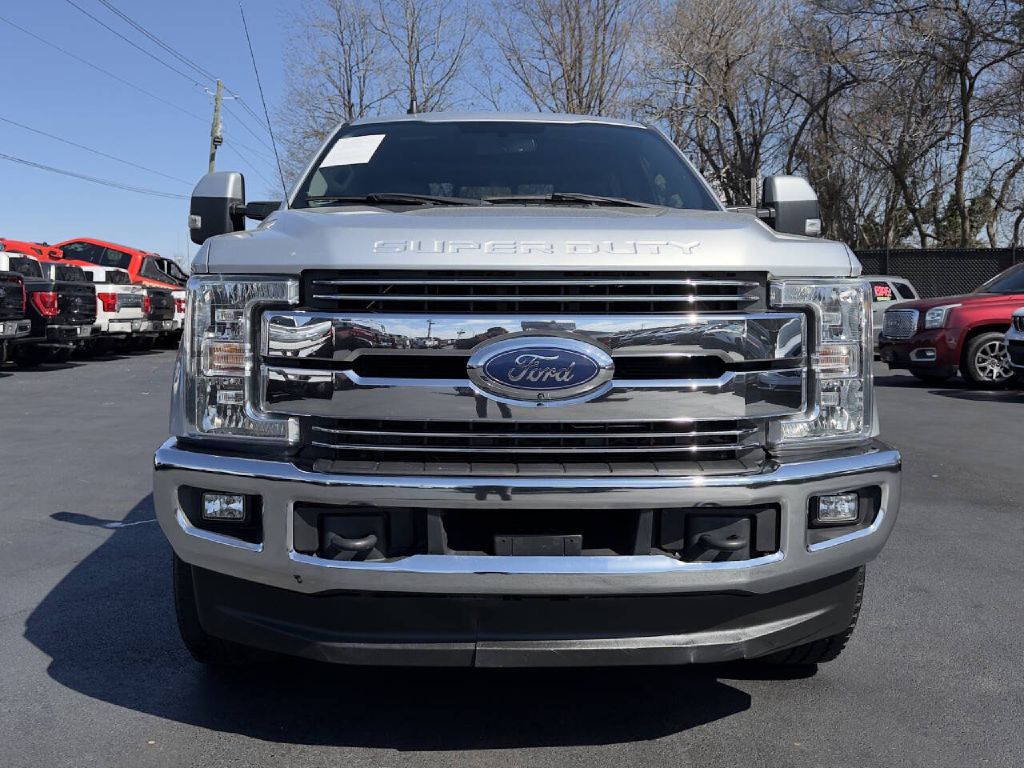 Photo 2 of this FORD F250 LARIAT
