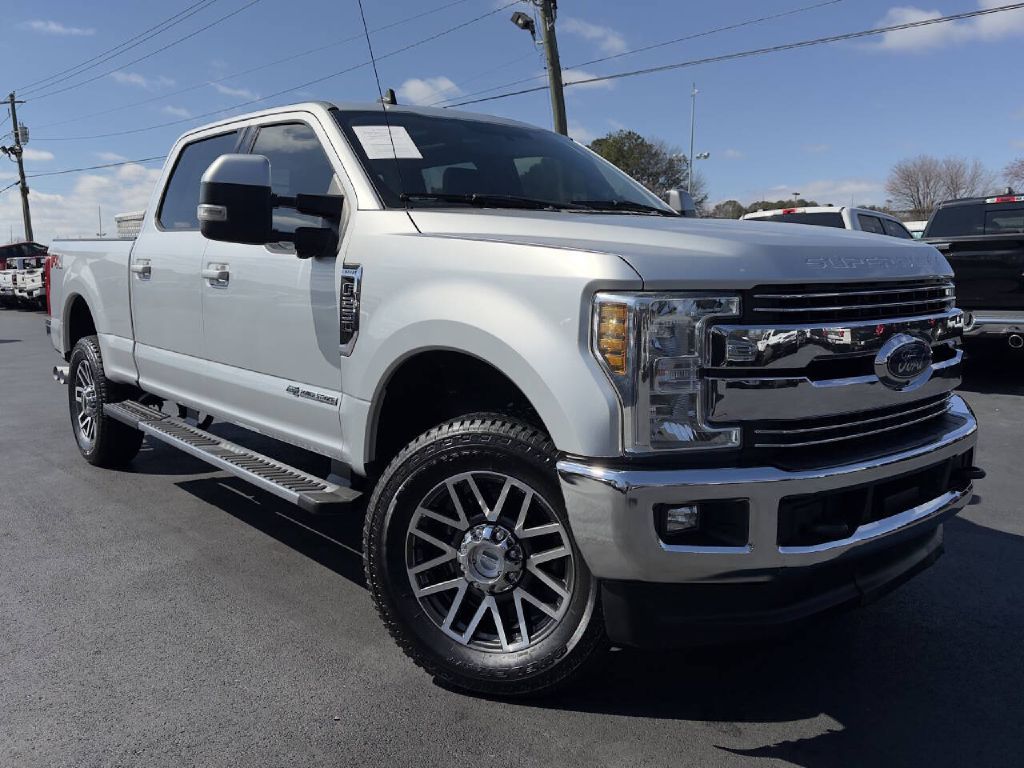 Photo 3 of this FORD F250 LARIAT